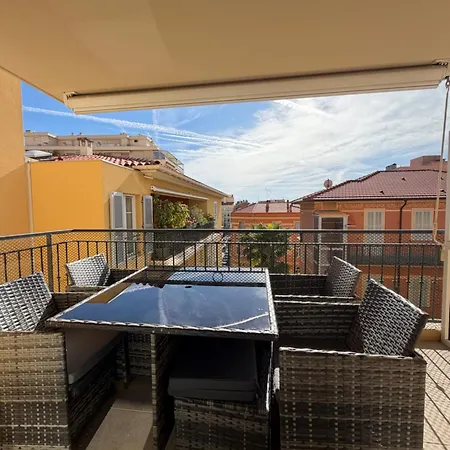 Bilocale Centro, Terrazzo E Parking Privato * مينتون