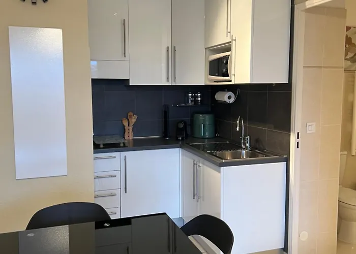 Bilocale Centro, Terrazzo E Parking Privato * مينتون