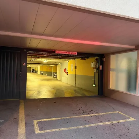 Bilocale Centro, Terrazzo E Parking Privato * 芒通