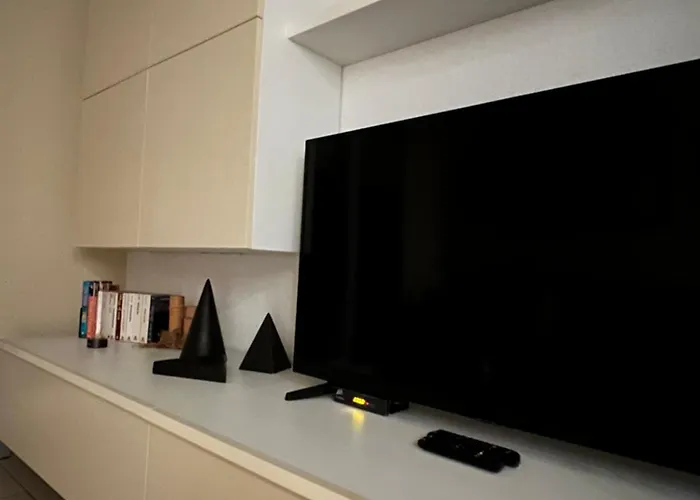 Bilocale Centro, Terrazzo E Parking Privato 芒通